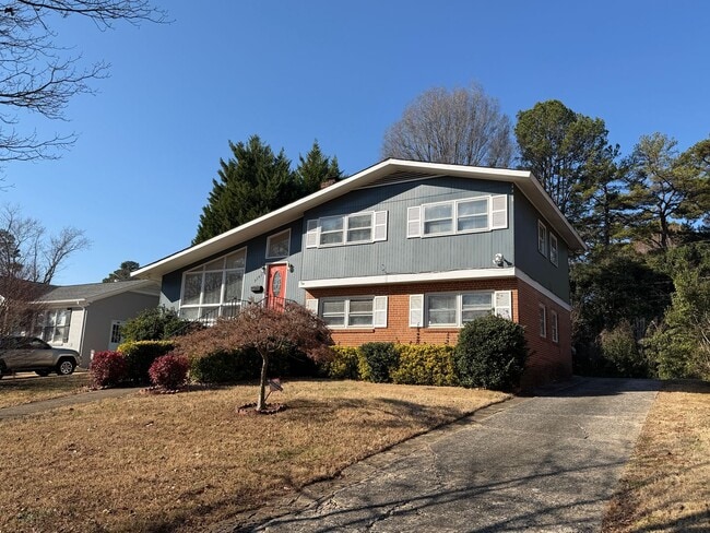 Building Photo - Freshly Painted Split-Level Home with Large Deck & Lawn Care Included