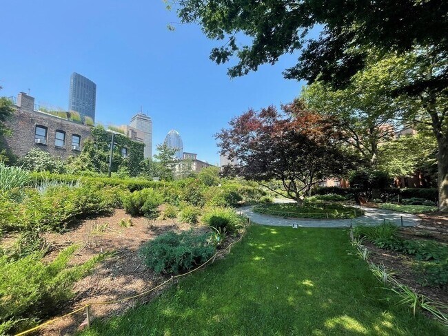 Building Photo - 20 Wellington St