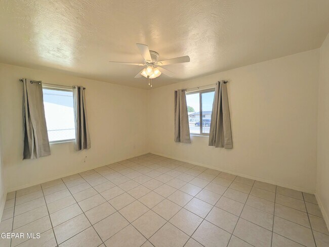 Building Photo - 8921 Mt Olympus Dr