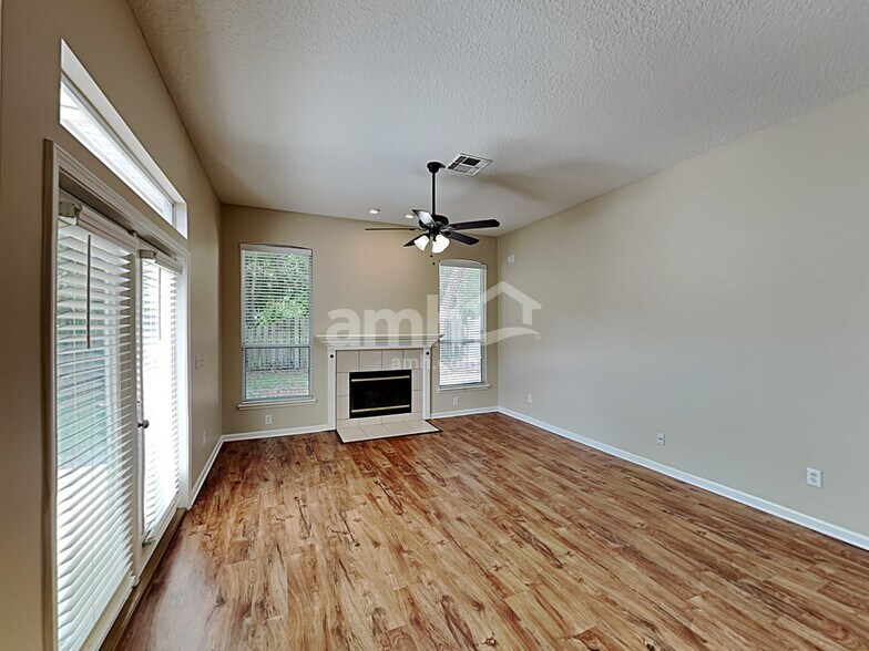 Building Photo - 821 E Tennessee Ter