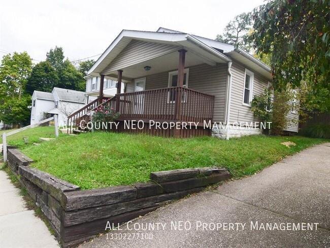 Building Photo - 451 Lucy St