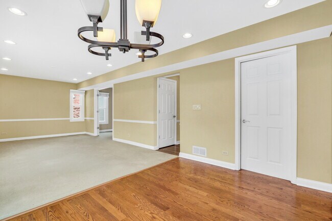 Building Photo - 1000 Cumberland Ln