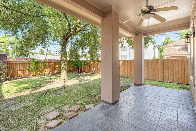 Building Photo - 112 White Dr