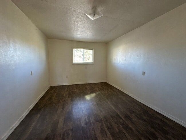 Building Photo - 318 McCourt St