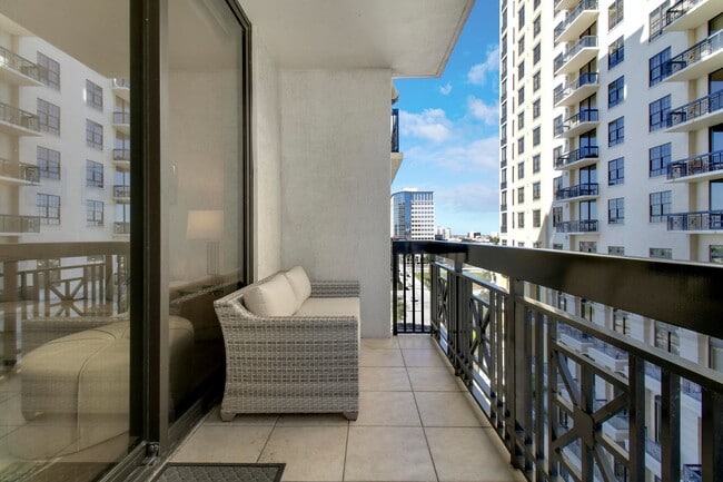 Building Photo - 801 S Olive Ave