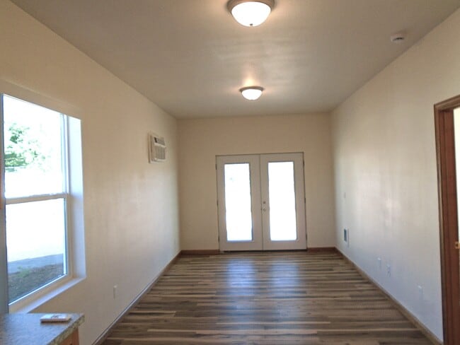 Building Photo - 632 N 4th St