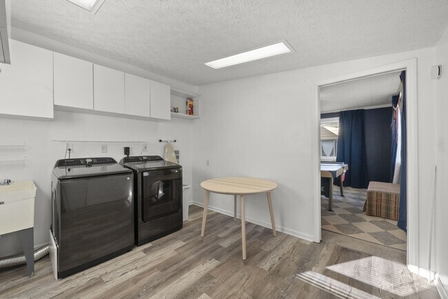 Building Photo - 1710 Hess Blvd