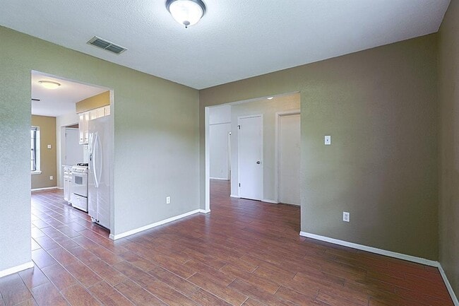 Building Photo - 3510 Oak Creek Dr
