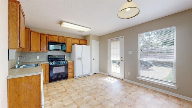 Building Photo - 505 Camp Ct