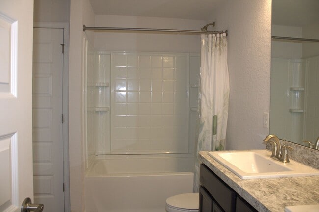 Building Photo - 4BR/2BA home available for rent in Weeki Wachee