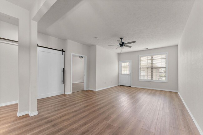 Building Photo - 3037 W Cardinal St