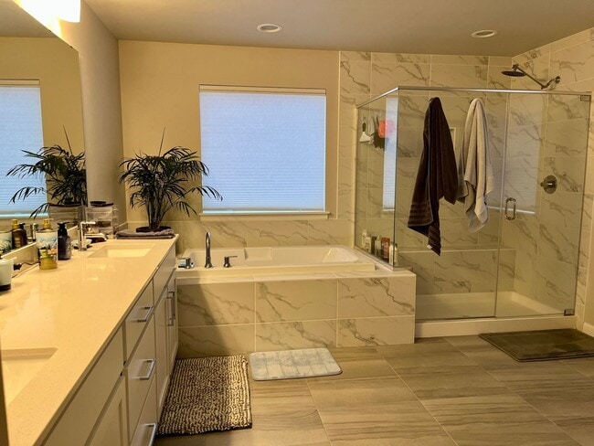 Building Photo - Beautiful New 2-Story Poulsbo Home