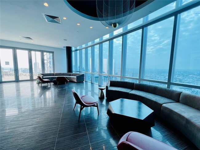 Building Photo - 851 NE 1st Ave