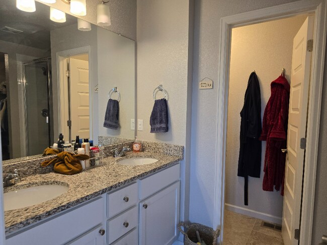 Building Photo - 310 Pavo Ct