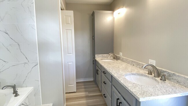 Building Photo - 206 Stonecliff Dr