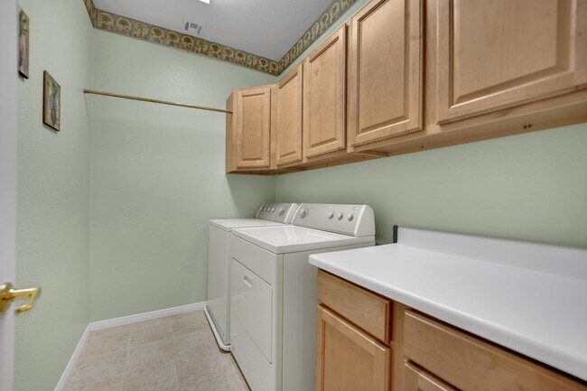 Building Photo - 875 Chaste Ct