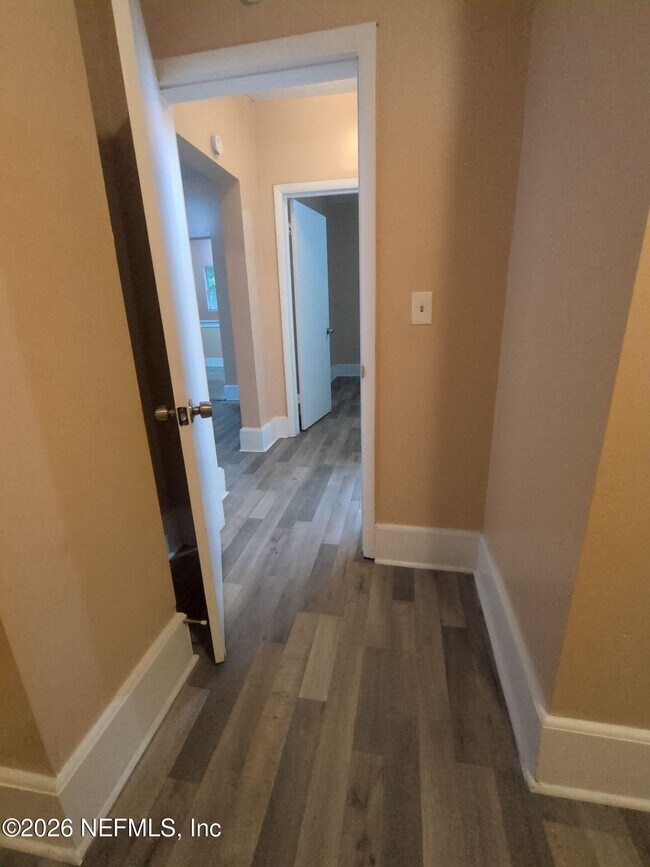 Building Photo - 1319 Steele St