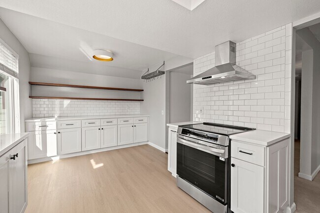 Building Photo - Amazing 2bed/1.5bath Condo Unit with Private Balcony in Meridian Park!
