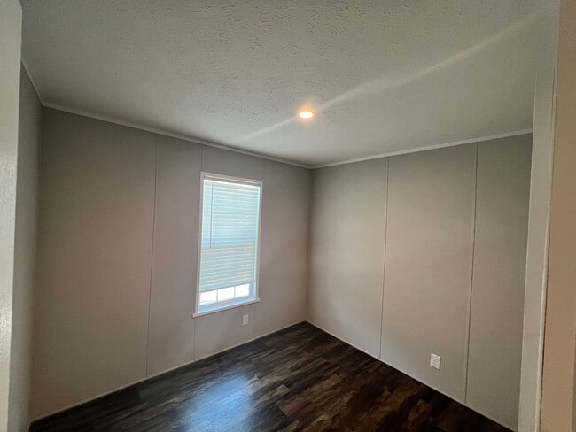 Building Photo - 3512 Queens Point Terrace