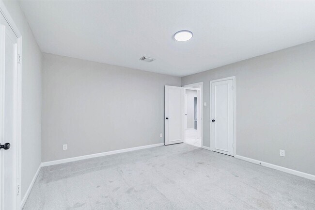Building Photo - 5439 Lymbar Dr