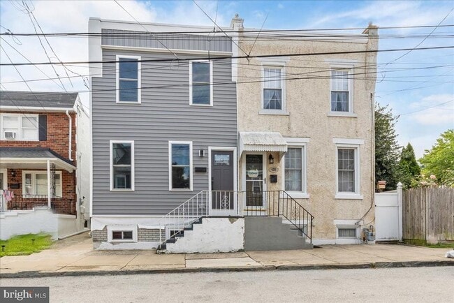 Primary Photo - 436 Grove St
