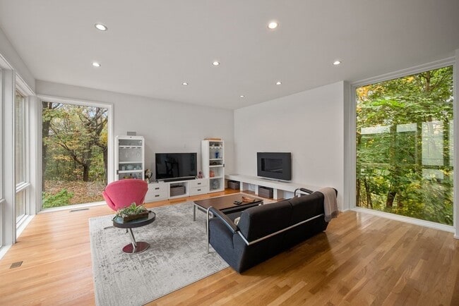 Building Photo - 35 Thornberry Rd