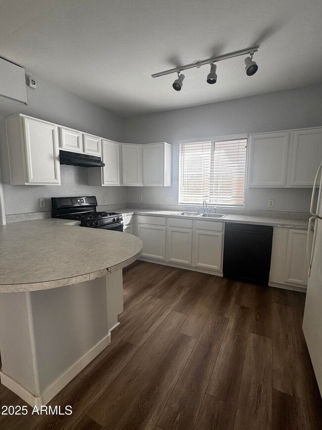 Building Photo - 618 E Mariposa Pl