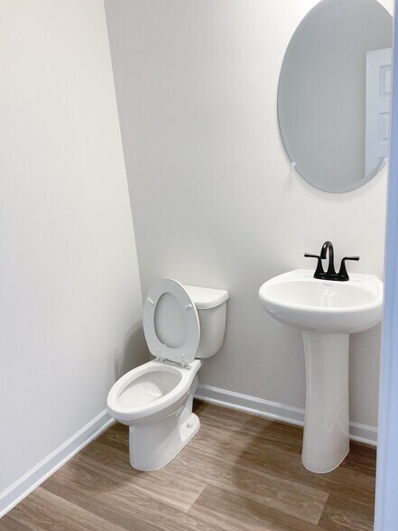 Building Photo - 627 Mountaintop Rd SW