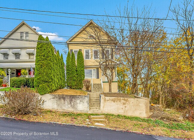 Primary Photo - 232 Ferdinand St