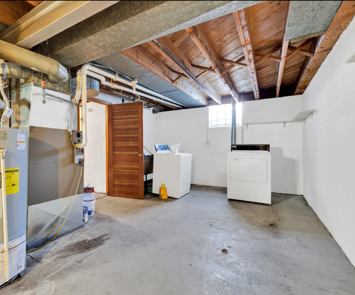 Building Photo - 4245 N 90th Ct