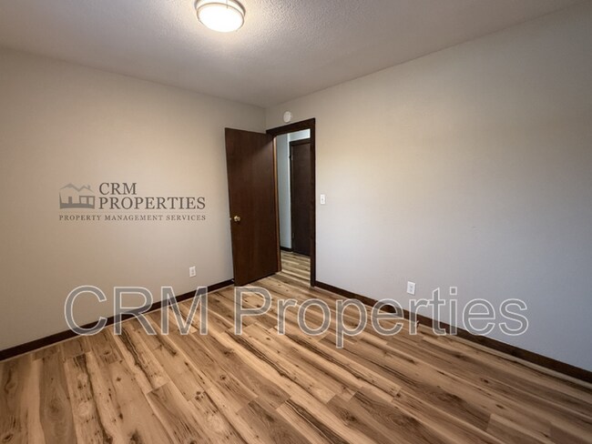 Building Photo - 805 Miami Blvd