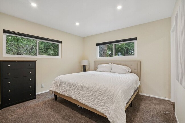Building Photo - 25340 Marion Ridge Dr