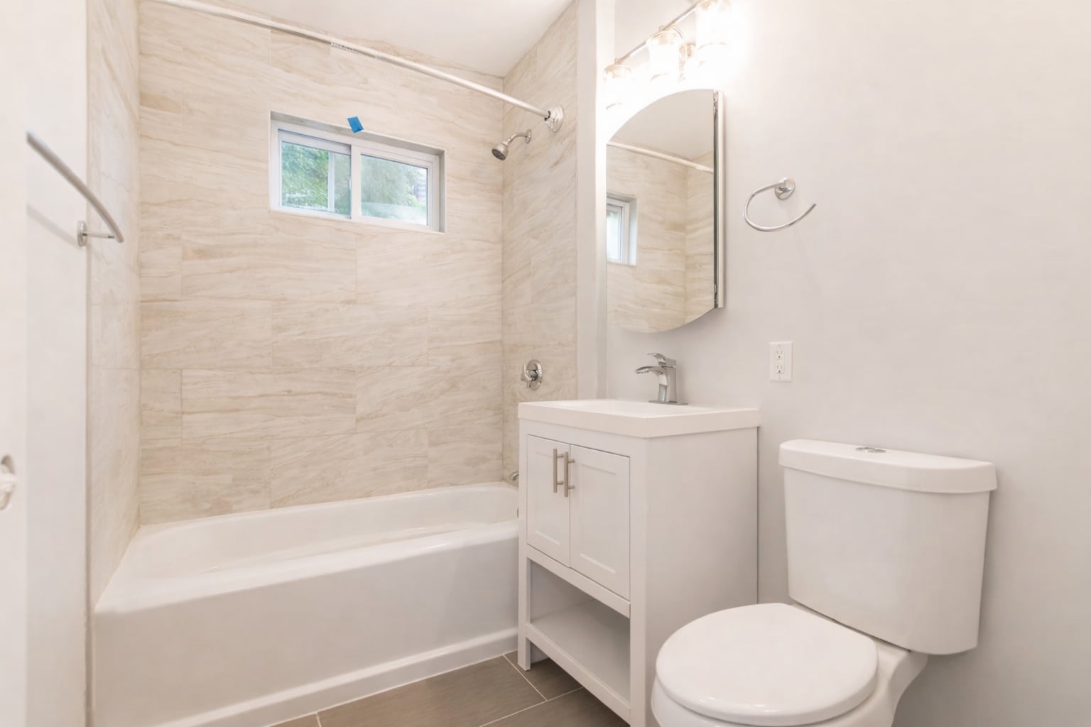 Building Photo - 28 Hunnewell Ave