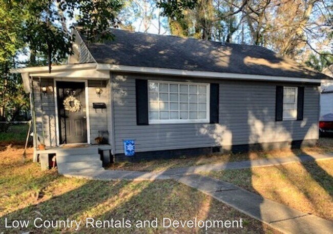 Building Photo - 2 br, 1 bath House - 212 E 57th St