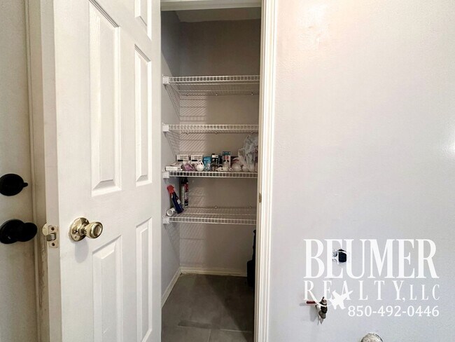 Building Photo - Solar Panel 3bd/2bath Home located Northeast Pensacola