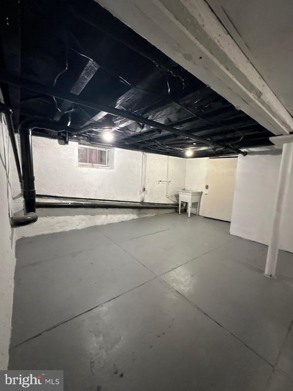 Building Photo - 119 Tyler St