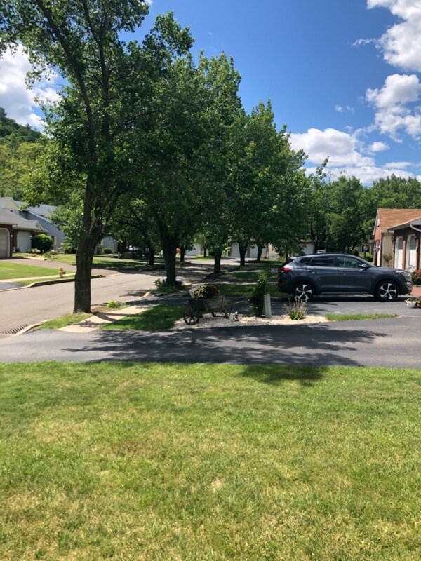 Building Photo - 470 Meadow Ln