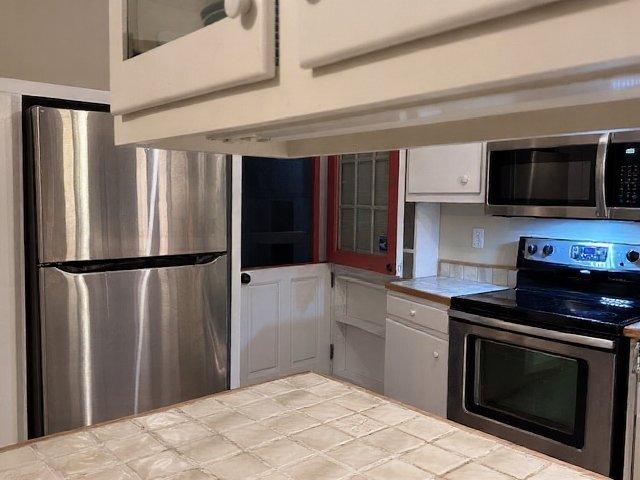 Building Photo - 4721 University View Pl NE