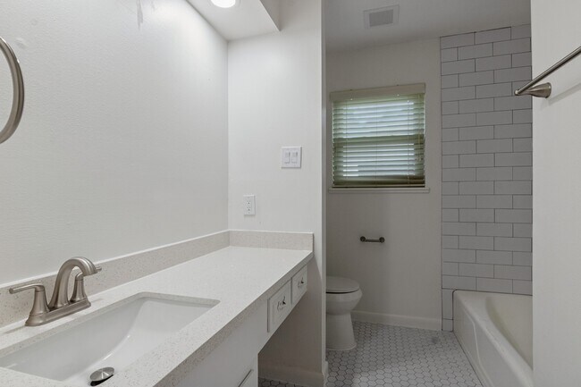 Building Photo - 5647 Lymbar Dr