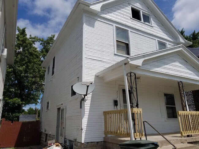 Building Photo - 211 Pleasant Ave