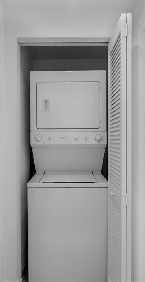 Building Photo - 950 Brickell Bay Dr