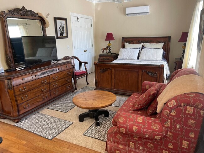 Building Photo - 175 Schools Dr