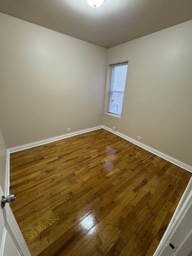 Building Photo - 4827 W Van Buren St