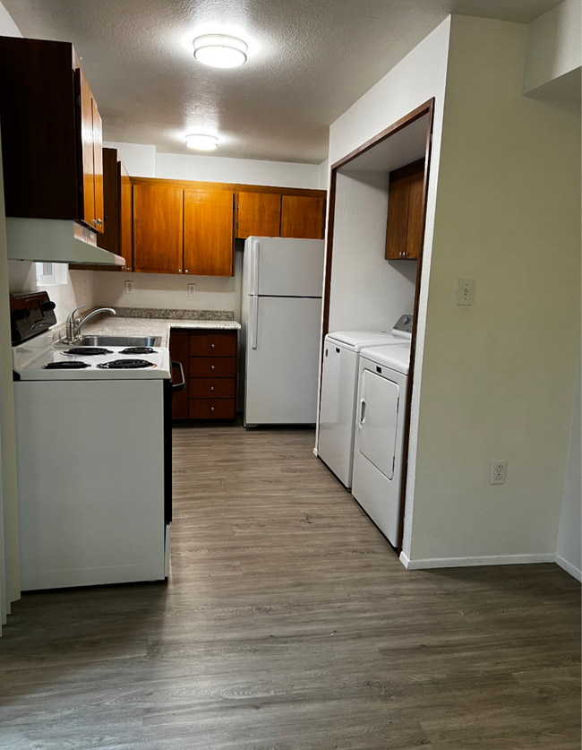 Building Photo - 2 Story Duplex Available. HUGE, FENCED YAR...