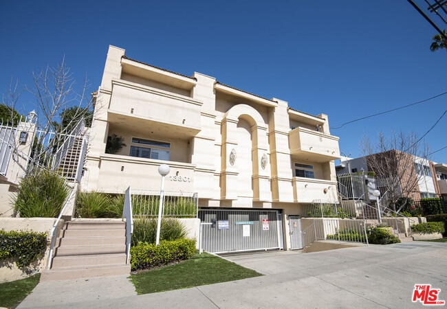 Building Photo - 13801 Oxnard St