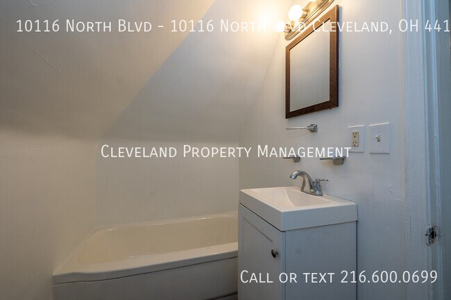 Building Photo - Side-by-side Cleveland Duplex