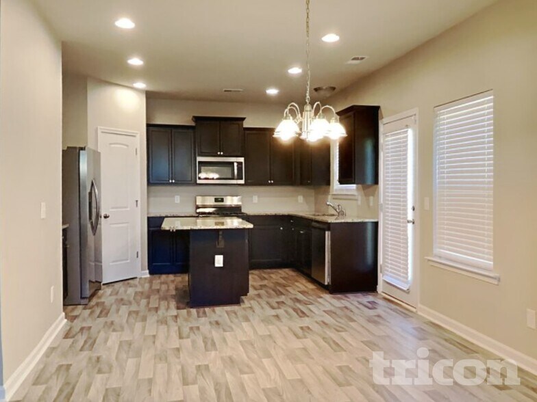 Building Photo - 228 Arbor Dr