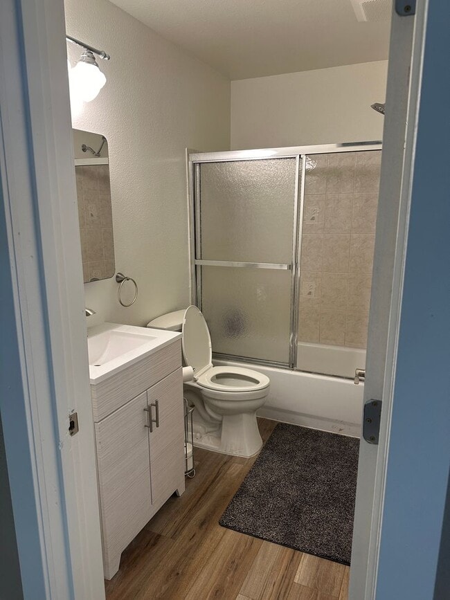 Building Photo - Ranch Living! Large 2 Bedroom/2 Bath