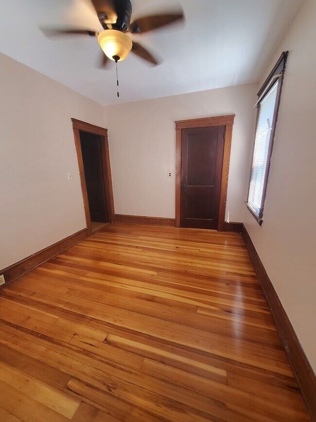 Building Photo - 27 Bond St