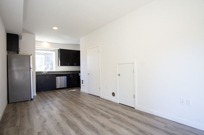 Building Photo - INCREDIBLE SPECIALS: Stylish 2-Bedroom Tow...